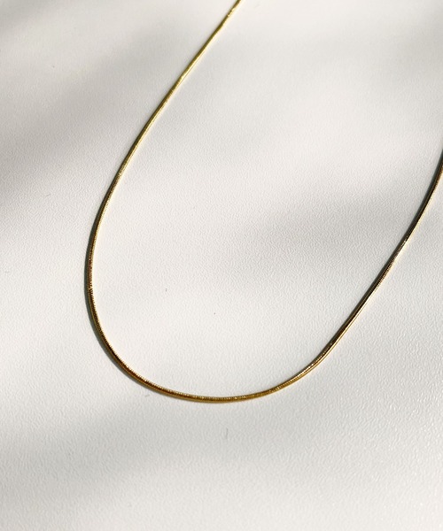 CEMONEMO(セモネモ)の「【金属アレルギー対応】 スネークチェーン ネックレス 1mm / サージカルステンレス 316L(ネックレス・レディース・ゴールド/シルバー・FREE)」の5枚目の写真