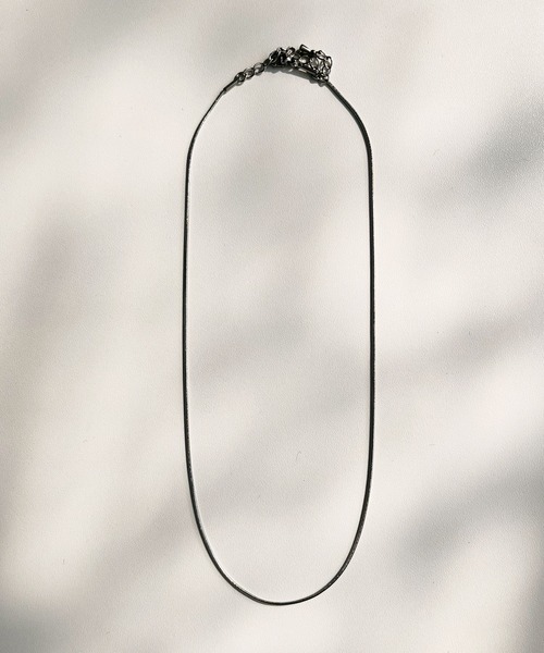 CEMONEMO(セモネモ)の「【金属アレルギー対応】 スネークチェーン ネックレス 1mm / サージカルステンレス 316L(ネックレス・レディース・ゴールド/シルバー・FREE)」の4枚目の写真