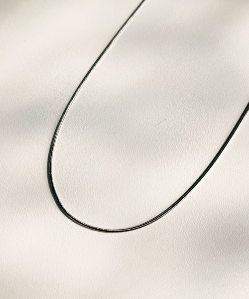 CEMONEMO(セモネモ)の「【金属アレルギー対応】 スネークチェーン ネックレス 1mm / サージカルステンレス 316L(ネックレス・レディース・ゴールド/シルバー・FREE)」の9枚目の写真