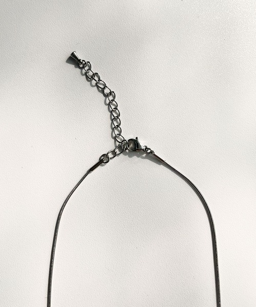 CEMONEMO(セモネモ)の「【金属アレルギー対応】 スネークチェーン ネックレス 1mm / サージカルステンレス 316L(ネックレス・レディース・ゴールド/シルバー・FREE)」の6枚目の写真