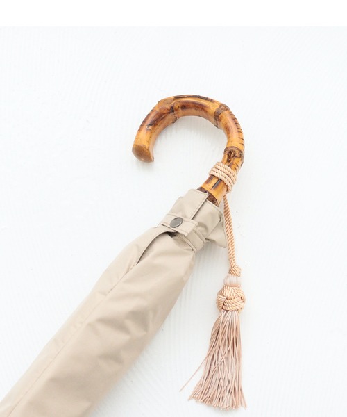 utatane（ウタタネ）の「折りたたみ日傘 完全遮光100％ 晴雨兼用 竹ハンドル（内ストラップ付）（折りたたみ傘・レディース・ブラック/ベージュ/グレー/レッド/ブルー/グリーン/ラベンダー/ネイビー/ピンク/マスタード・FREE）」の13枚目の写真