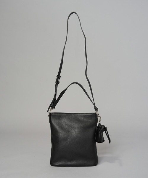 MAISON SPECIAL(メゾンスペシャル)の「《UNISEX》2WAY Leather Mini Shoulder Bag With Drawstring Charm/巾着チャーム付きレザー2WAYミニショルダーバッグ【MAISON SPECIAL/メゾンスペシャル】(ショルダーバッグ・メンズ・ホワイト/ブラック/イエロー/シルバー/グリーン/ターコイズブルー/オフホワイト/ダークグリーン/グレイッシュベージュ/パープル/その他1/ダークブラック・FREE)」の22枚目の写真
