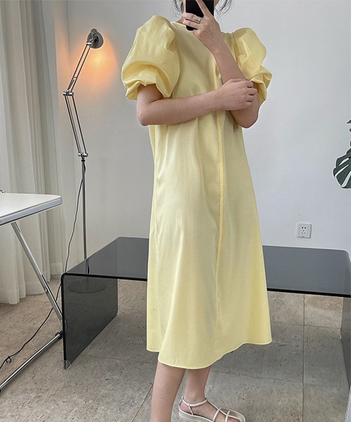 chuclla（チュクラ）の「【chuclla】【2022/SS】Color puff sleeve midi dress chw22s117（ワンピース・レディース・ネイビー/イエロー・S/M）」の6枚目の写真