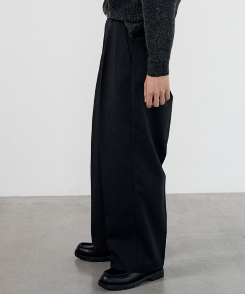 WYM LIDNM（ウィム バイ リドム）の「HIGH TWISTED GABA WIDE TUCK SLACKS（スラックス・メンズ・ブラック/ダークブラウン/オリーブ/オフホワイト/ブラウン/グレー・S/M/L/XS）」の13枚目の写真