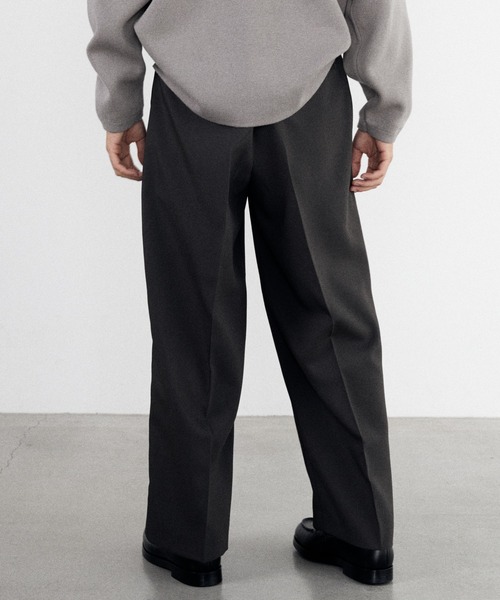 WYM LIDNM（ウィム バイ リドム）の「HIGH TWISTED GABA WIDE TUCK SLACKS（スラックス・メンズ・ブラック/ダークブラウン/オリーブ/オフホワイト/ブラウン/グレー・S/M/L/XS）」の18枚目の写真