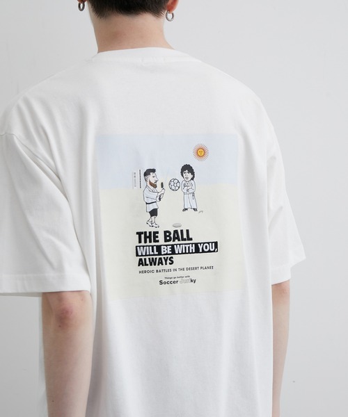 SoccerJunky(サッカージャンキー)の「Soccer Junky / コラボプリントTシャツ(Tシャツ/カットソー・メンズ・ホワイト系その他3/ホワイト/ホワイト系その他/サックスブルー/チャコールグレー/ホワイト系その他4/ホワイト系その他2/ネイビー・M/L/LL)」の2枚目の写真