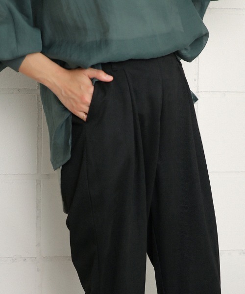 Bou Jeloud（ブージュルード）の「カットスエードテパードパンツ（その他パンツ・レディース・ブラック/アイボリー・FREE）」の4枚目の写真