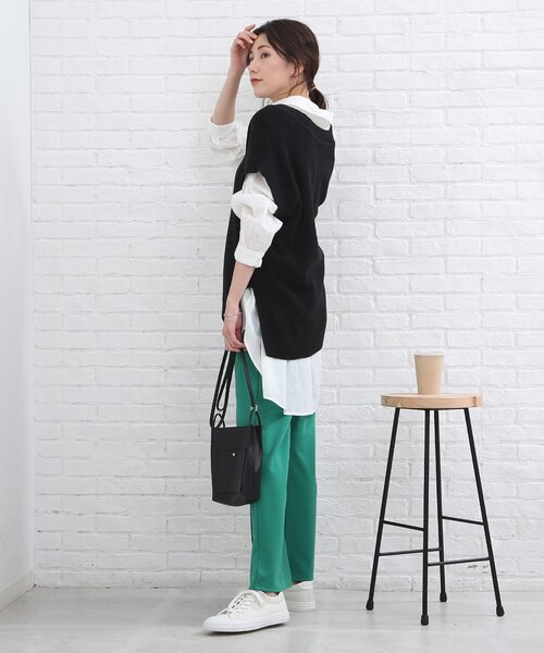 SHOO・LA・RUE（シューラルー）の「◆脇スリット入りVネックベスト（ベスト・レディース・ブラック/ダークグリーン/ナチュラル/キャメル/ダークオレンジ/ブルー・00）」の17枚目の写真