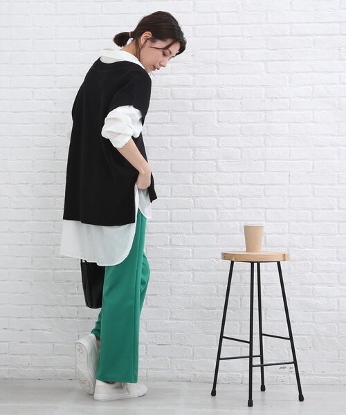 SHOO・LA・RUE（シューラルー）の「◆脇スリット入りVネックベスト（ベスト・レディース・ブラック/ダークグリーン/ナチュラル/キャメル/ダークオレンジ/ブルー・00）」の18枚目の写真