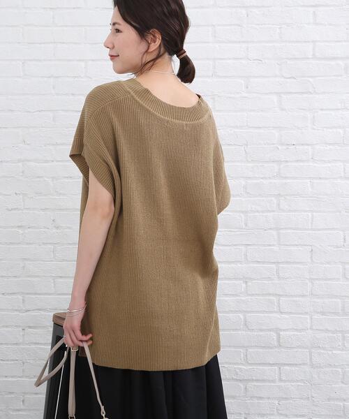 SHOO・LA・RUE（シューラルー）の「◆脇スリット入りVネックベスト（ベスト・レディース・ブラック/ダークグリーン/ナチュラル/キャメル/ダークオレンジ/ブルー・00）」の20枚目の写真