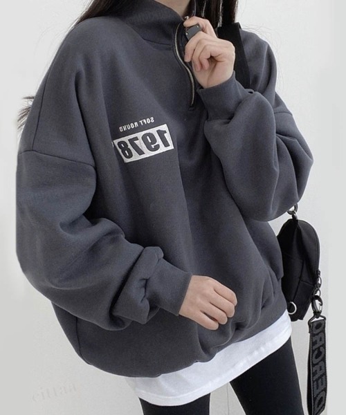 Dalfwin（ダールフィン）の「韓国ファッション1978刺繍ハーフジップ長袖オーバーサイズ裏起毛＆起毛なしスウェット（スウェット・レディース・チャコールグレー/ベージュ/グレー/グレー系その他/ベージュ系その他/グレー系その他2・FREE）」の4枚目の写真