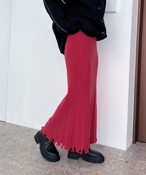 PAGEBOY(ページボーイ)の「ダメージヘムニットスカート(スカート・レディース・ブラック/オフホワイト/チェリーレッド・FREE)」の16枚目の写真