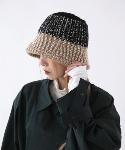 UNE MANSION（ユヌマンション）の「ツーカラー配色ニットハット（ニットキャップ/ビーニー・レディース・グリーン/グレー/ブラウン/ベージュ・ONE SIZE）」の3枚目の写真