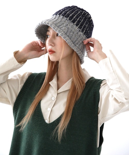 UNE MANSION（ユヌマンション）の「ツーカラー配色ニットハット（ニットキャップ/ビーニー・レディース・グリーン/グレー/ブラウン/ベージュ・ONE SIZE）」の2枚目の写真