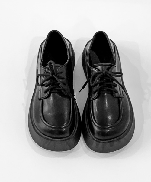 FOLLOWIN（フォロウィン）の「ラウンドスクエアプラットフォーム厚底ローファー（ローファー・レディース・ブラック/アイボリー・23.0cm/24.0cm/25.0cm）」の2枚目の写真