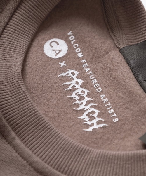 VOLCOM（ボルコム）の「【VOLCOM/ボルコム】CHRISSIE ABBOT X FRENCH コラボ デザイン プリントスウェット/トレーナー/裏起毛（スウェット・メンズ・ライトブラウン・M/L/XL）」の4枚目の写真
