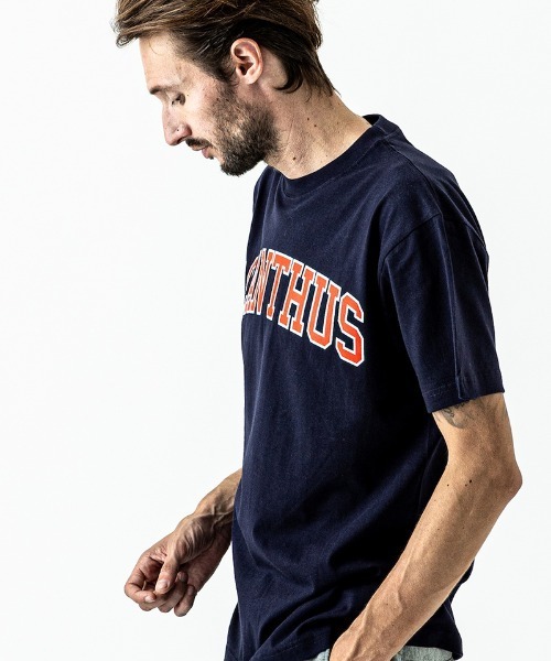 ACANTHUS(アカンサス)の「mt8109- College Logo Tee Tシャツ(Tシャツ/カットソー・メンズ・ブルー/チャコール/ホワイト/ブラック/ネイビー・L/M/S/XL)」の15枚目の写真