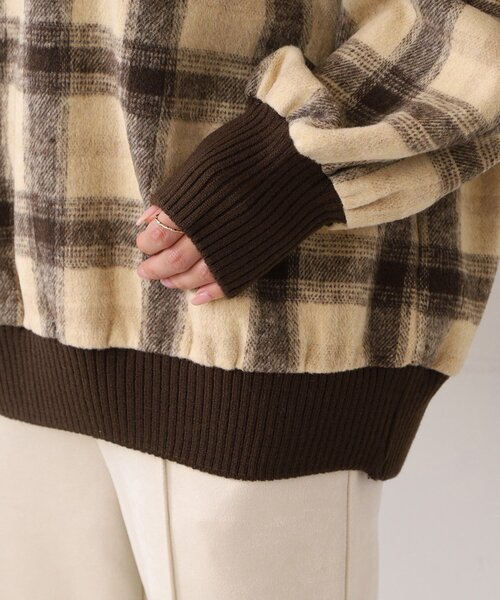 SHOO・LA・RUE（シューラルー）の「◆チェック柄ボリュームトップス（Tシャツ/カットソー・レディース・ブラック系1/ダークブラウン系1・00）」の3枚目の写真