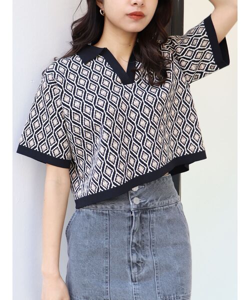 MURUA（ムルーア）の「モノグラムハーフスリーブニットポロシャツ（ポロシャツ・レディース・アイボリー/ブラック/グリーン/ブルー/ベージュ・FREE）」の3枚目の写真