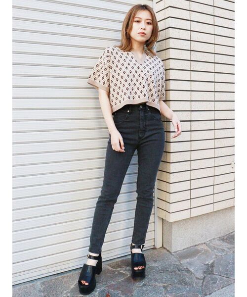 MURUA（ムルーア）の「モノグラムハーフスリーブニットポロシャツ（ポロシャツ・レディース・アイボリー/ブラック/グリーン/ブルー/ベージュ・FREE）」の9枚目の写真