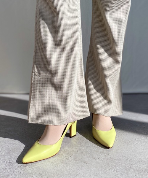 MAMIAN（マミアン）の「ポインテッドトゥ スリムヒール パンプス (8.0cmヒール)（パンプス・レディース・ライトイエロー/ブラック/アイボリー/グレイッシュベージュ/ライトブルー・23.5cm/24.0cm/24.5cm/22.5cm/22.0cm/23.0cm）」の5枚目の写真