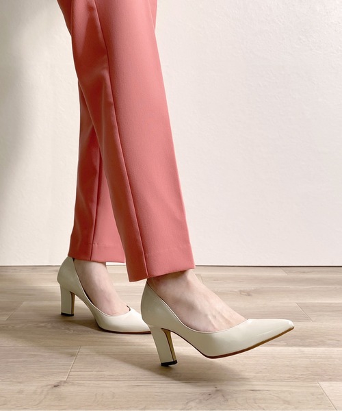 MAMIAN（マミアン）の「ポインテッドトゥ スリムヒール パンプス (8.0cmヒール)（パンプス・レディース・ライトイエロー/ブラック/アイボリー/グレイッシュベージュ/ライトブルー・23.5cm/24.0cm/24.5cm/22.5cm/22.0cm/23.0cm）」の2枚目の写真