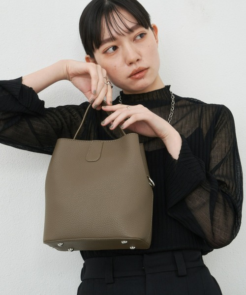 Aunt Marie's(アントマリーズ)の「2WAYフェイクレザースクエアハンドバッグ / ショルダーバッグ(ショルダーバッグ・レディース・モカ/ブラック/アイボリー・FREE)」の6枚目の写真
