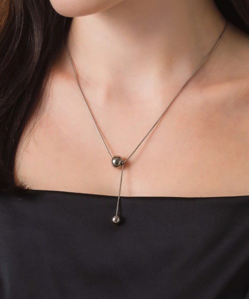 muku（ムク）の「金属アレルギー対応 ムーンペンダントネックレス/サージカルステンレス/316L（ネックレス・レディース・ゴールド/シルバー・45）」の2枚目の写真