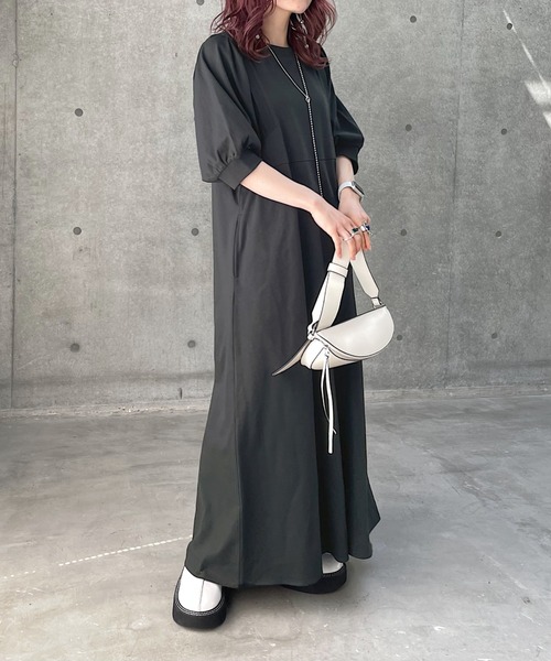 PAGEBOY（ページボーイ）の「バルーンスリーブカットワンピース（ワンピース・レディース・チャコールグレー/ブラック/オートミール・FREE）」の4枚目の写真