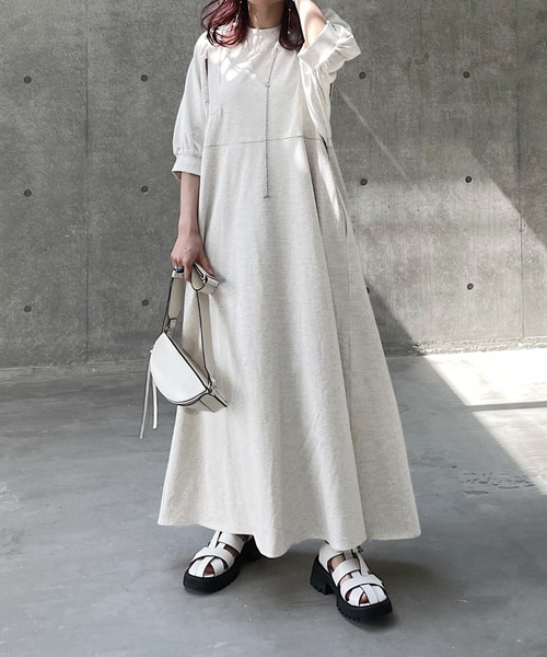 PAGEBOY（ページボーイ）の「バルーンスリーブカットワンピース（ワンピース・レディース・チャコールグレー/ブラック/オートミール・FREE）」の14枚目の写真