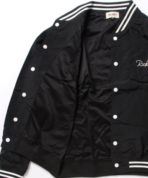 THE HITSS（ヒッツ）の「【THE HITSS】ワッシャーナイロン カレッジロゴ バックプリント スタジアムジャケット/スタジャン ブルゾン（ブルゾン・メンズ・グリーン/グレー/ブラック・M/L/XL）」の4枚目の写真