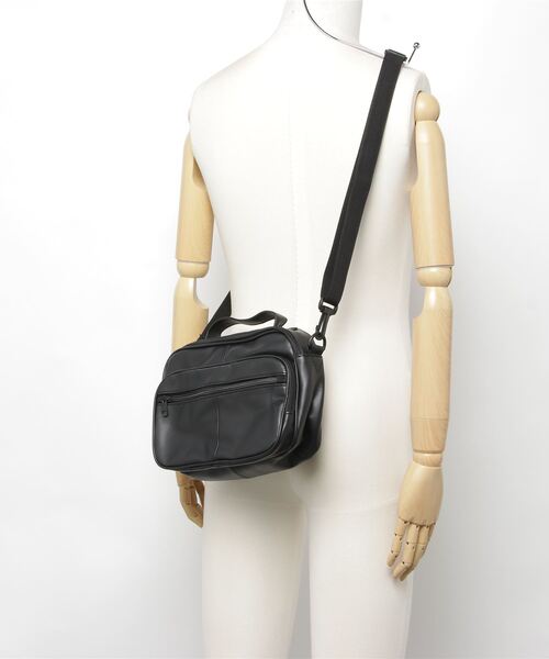 ブラックレザー ショルダーバッグ UNIQLO - ユニクロ 447917 レザータッチスクエアショルダーバッグ