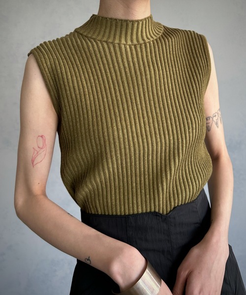 &g'aime（アンジェム）の「【&g’aime】ノースリーブ二重臼ニット（ニット/セーター・レディース・グレイッシュベージュ/ブラック/ライトグリーン・FREE）」の15枚目の写真