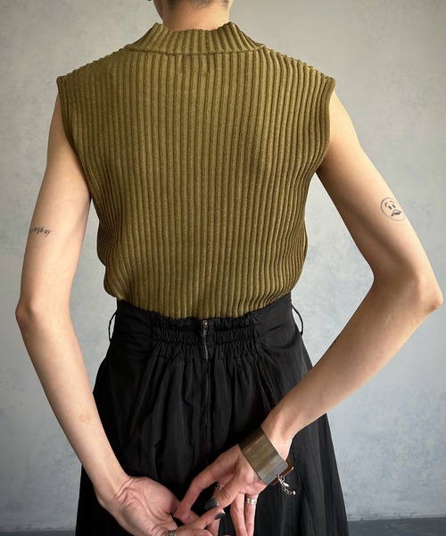 &g'aime（アンジェム）の「【&g’aime】ノースリーブ二重臼ニット（ニット/セーター・レディース・グレイッシュベージュ/ブラック/ライトグリーン・FREE）」の16枚目の写真