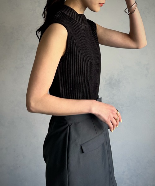 &g'aime（アンジェム）の「【&g’aime】ノースリーブ二重臼ニット（ニット/セーター・レディース・グレイッシュベージュ/ブラック/ライトグリーン・FREE）」の5枚目の写真