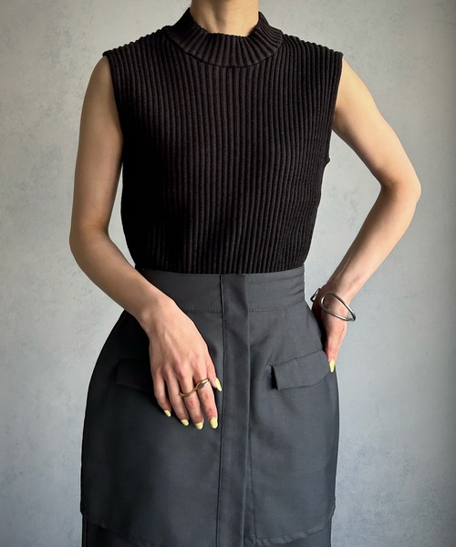 &g'aime（アンジェム）の「【&g’aime】ノースリーブ二重臼ニット（ニット/セーター・レディース・グレイッシュベージュ/ブラック/ライトグリーン・FREE）」の4枚目の写真