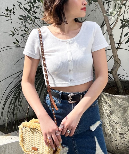 SPIRALGIRL(スパイラルガール)の「ホックデザインワッフルショートトップス(Tシャツ/カットソー・レディース・ブラック/グリーン/ホワイト・FREE)」の1枚目の写真