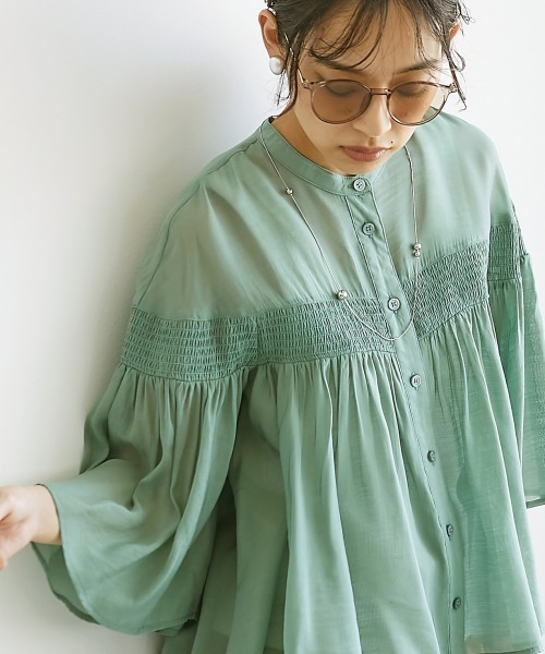 CHIC STYLE（シックスタイル）の「＜大きいサイズ＞ゴムシャーリングブラウス シックスタイル（シャツ/ブラウス・レディース・グリーン系/ピンク系・L/LL/3L/4L/5L）」の3枚目の写真