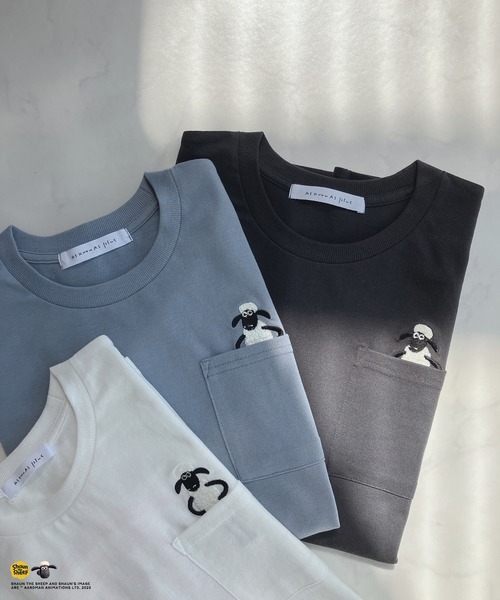 AS KNOW AS plus（アズノゥアズプラス）の「〇アクリルキーホルダー付き ひつじのショーン刺繍Tシャツ（Tシャツ/カットソー・レディース・オフホワイト/サックスブルー/スミクロ/ブルー系/グレー系/アイボリー系/ホワイト系・FREE）」の6枚目の写真