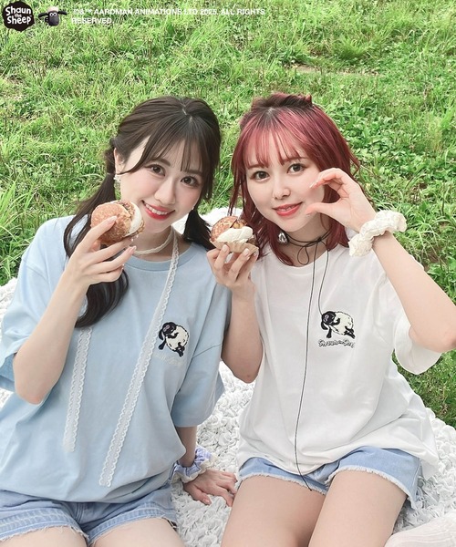 AS KNOW AS plus（アズノゥアズプラス）の「〇アクリルキーホルダー付き ひつじのショーン刺繍Tシャツ（Tシャツ/カットソー・レディース・オフホワイト/サックスブルー/スミクロ/ブルー系/グレー系/アイボリー系/ホワイト系・FREE）」の14枚目の写真