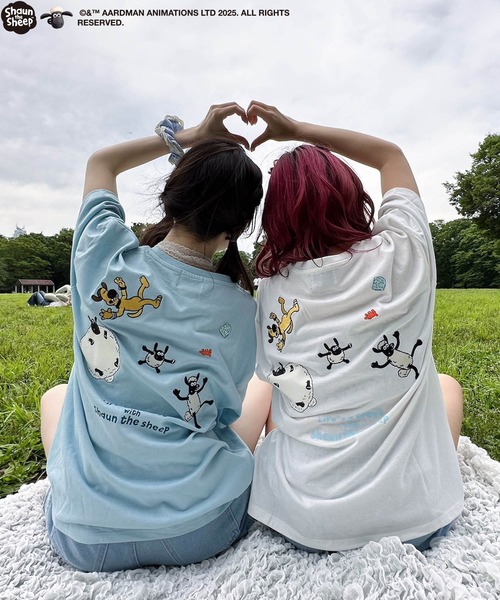 AS KNOW AS plus（アズノゥアズプラス）の「〇アクリルキーホルダー付き ひつじのショーン刺繍Tシャツ（Tシャツ/カットソー・レディース・オフホワイト/サックスブルー/スミクロ/ブルー系/グレー系/アイボリー系/ホワイト系・FREE）」の8枚目の写真