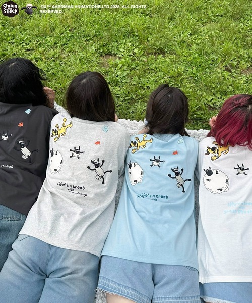 AS KNOW AS plus（アズノゥアズプラス）の「〇アクリルキーホルダー付き ひつじのショーン刺繍Tシャツ（Tシャツ/カットソー・レディース・オフホワイト/サックスブルー/スミクロ/ブルー系/グレー系/アイボリー系/ホワイト系・FREE）」の18枚目の写真