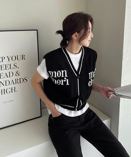 NANING9（ナンニング）の「NANING9 レタリングフロントボタンニットベスト（ベスト・レディース・ブラック・FREE）」の7枚目の写真