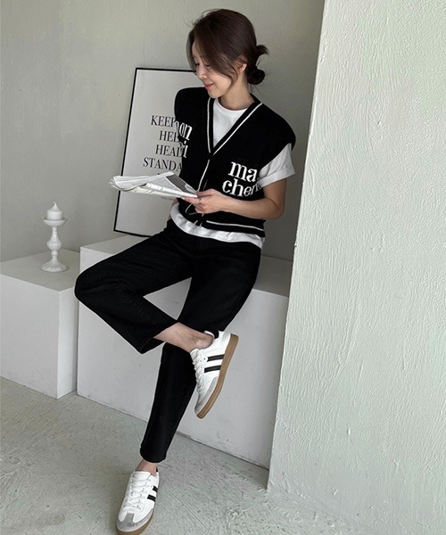 NANING9（ナンニング）の「NANING9 レタリングフロントボタンニットベスト（ベスト・レディース・ブラック・FREE）」の4枚目の写真