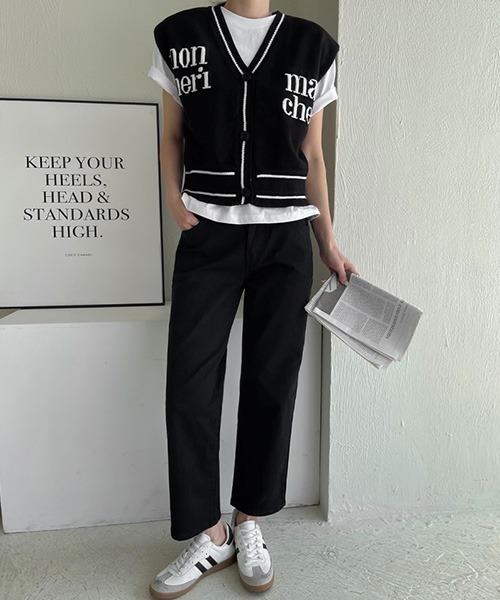 NANING9（ナンニング）の「NANING9 レタリングフロントボタンニットベスト（ベスト・レディース・ブラック・FREE）」の3枚目の写真