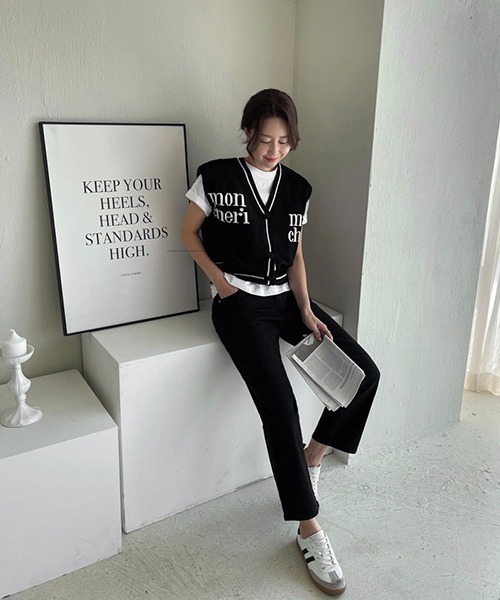 NANING9（ナンニング）の「NANING9 レタリングフロントボタンニットベスト（ベスト・レディース・ブラック・FREE）」の6枚目の写真