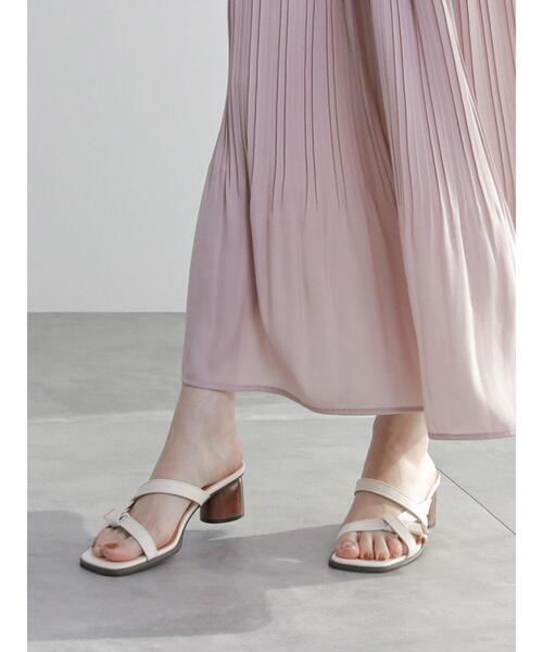 Te chichi TERRASSE（テチチテラス）の「結びリボンサンダル（サンダル・レディース・ブラック/モカ/オフホワイト・LARGE/MEDIUM）」の2枚目の写真