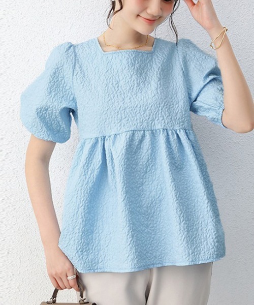Doux Belle(ドゥーベル)の「バックボタン半袖チュニックブラウス(シャツ/ブラウス・レディース・ブルー/オフホワイト/ブラック/ベージュ/ブラウン・MEDIUM/LARGE)」の5枚目の写真