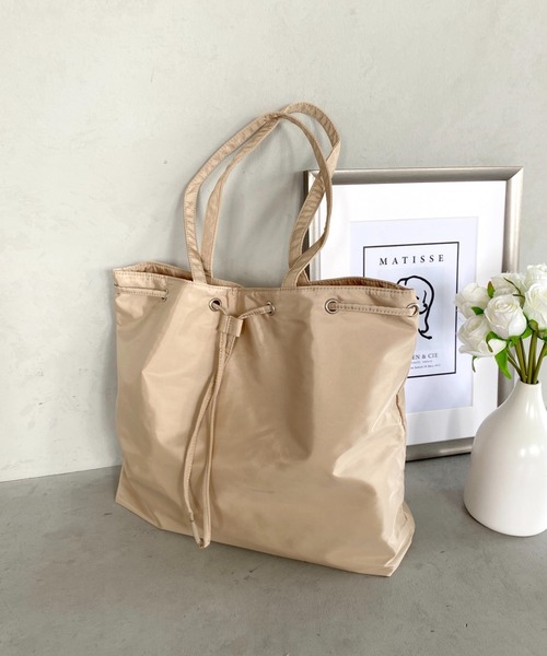 thank U more(サンキューモア)の「エステル ドロストリング風デザイン トートバッグ【大容量】(ショルダーバッグ・レディース・アイボリー/グリーン/ベージュ/ブラック・FREE)」の1枚目の写真