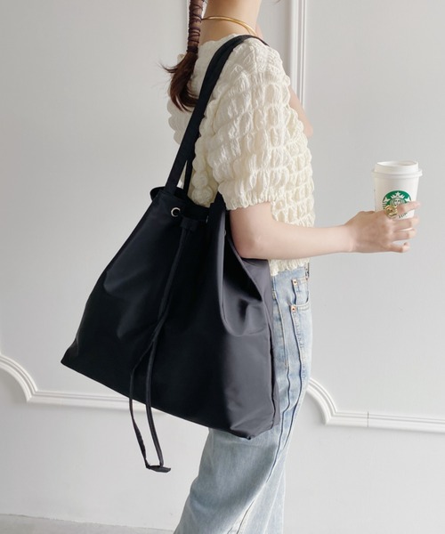 thank U more(サンキューモア)の「エステル ドロストリング風デザイン トートバッグ【大容量】(ショルダーバッグ・レディース・アイボリー/グリーン/ベージュ/ブラック・FREE)」の3枚目の写真